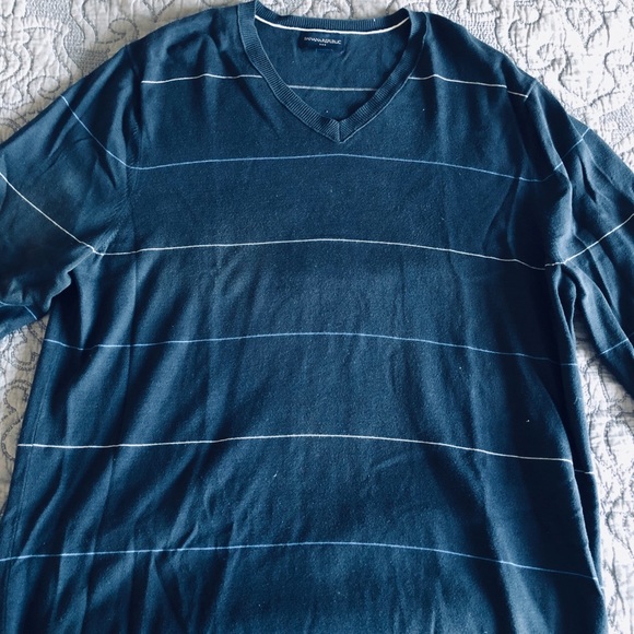 Banana Republic V-Neck Sweater - Picture 2 of 3